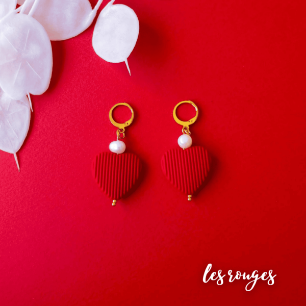 boucles d'oreilles dormeuses coeur chic rouge en acrylique effet velours