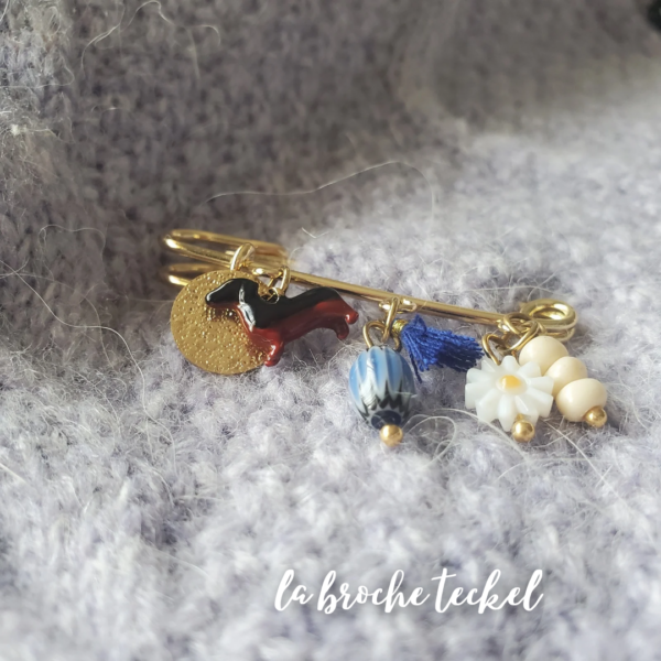 broche pampilles fantaisie bleu, beige et doré en acier inoxydable